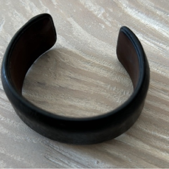 Brunello Cucinelli black leather cuff bracelet made in Italy by Italian designer - Picture 3 of 3
